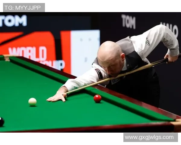2025斯诺克英锦赛种子选手暂时掌控局势，现在仅呈现一场意外出局